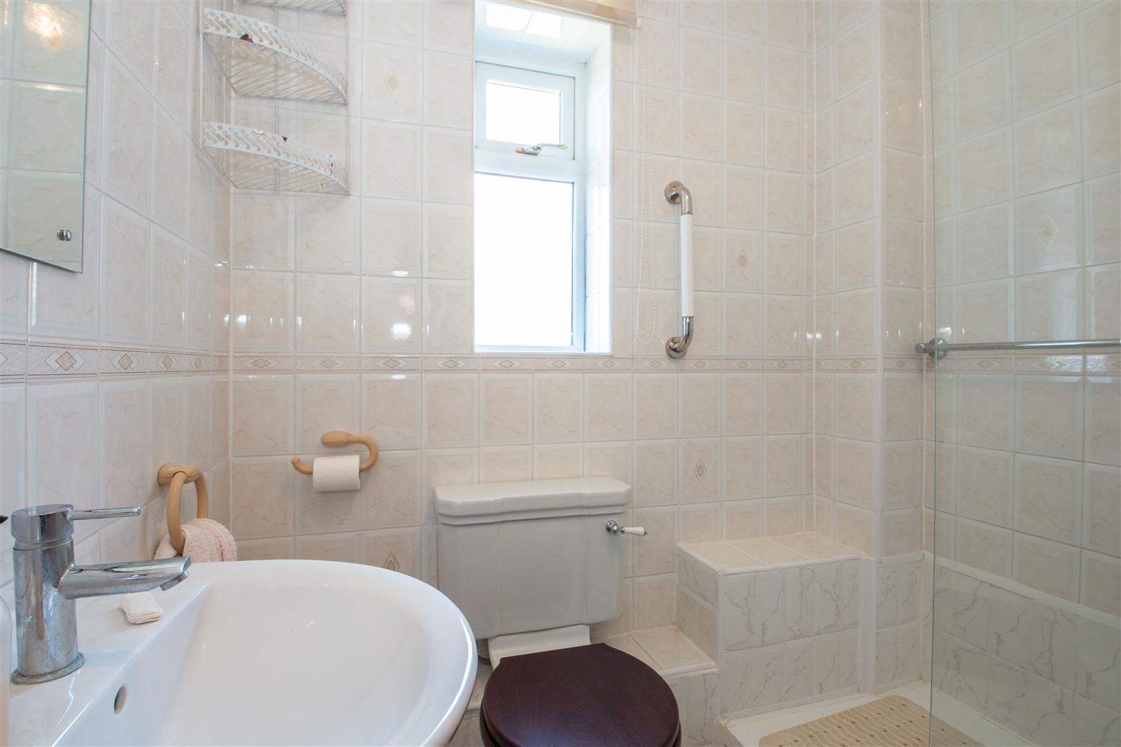 2 bed property in Lynmouth Crescent, Milton Keynes